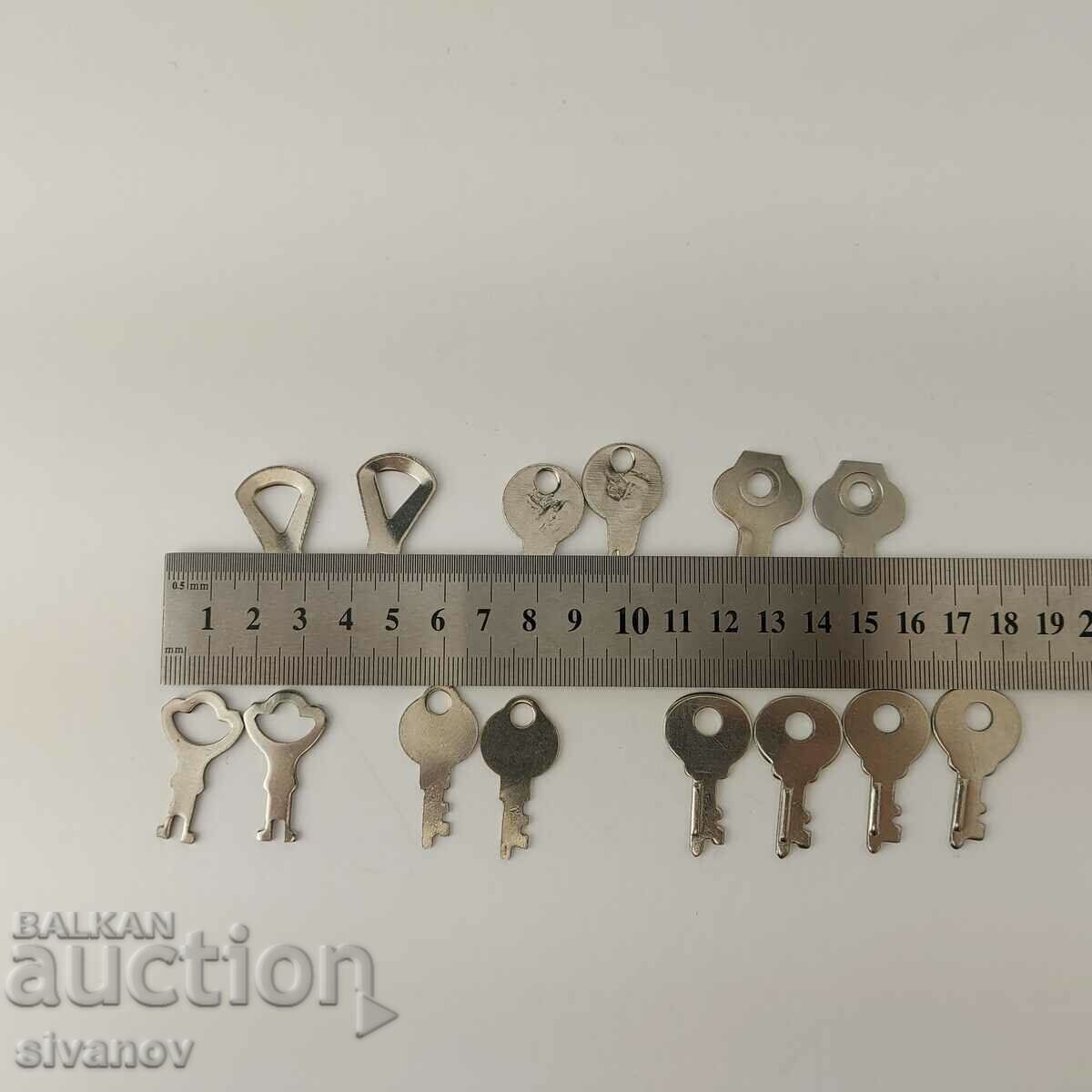 Lot of 14 old keys for suitcases, boxes, etc. #5438 - 6 Lot of 14 old keys for suitcases, boxes, etc. #5438 - 6