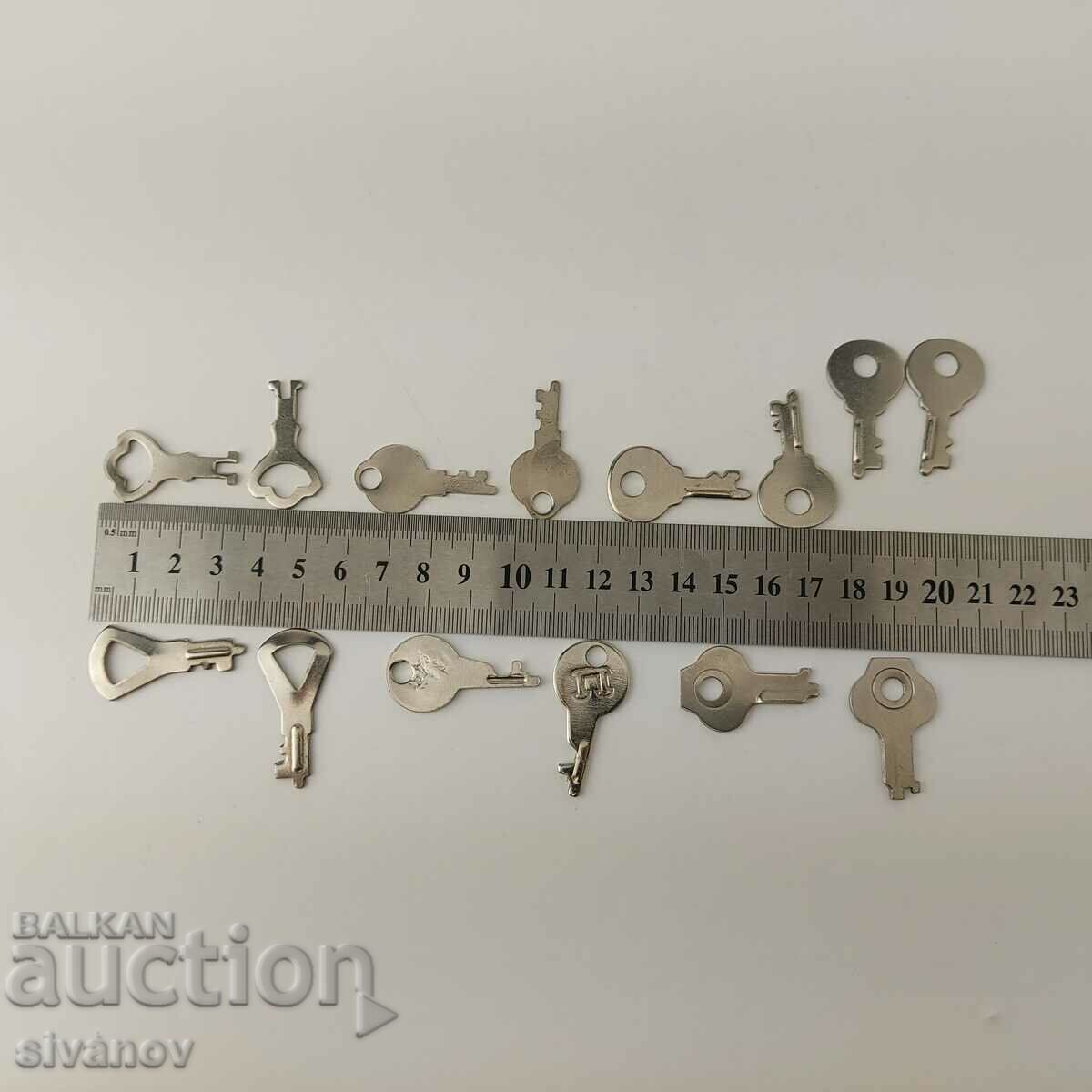 Lot of 14 old keys for suitcases, boxes, etc. #5438 - 7 Lot of 14 old keys for suitcases, boxes, etc. #5438 - 7