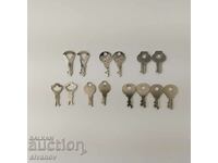 Lot of 14 old keys for suitcases, boxes, etc. #5438