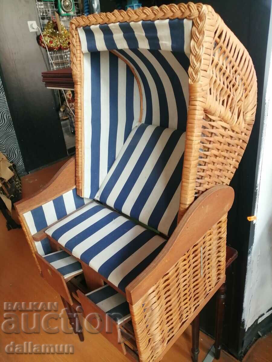 suport de păpuși din lemn de epocă cu preț € 25.56 | 49.99 BGN