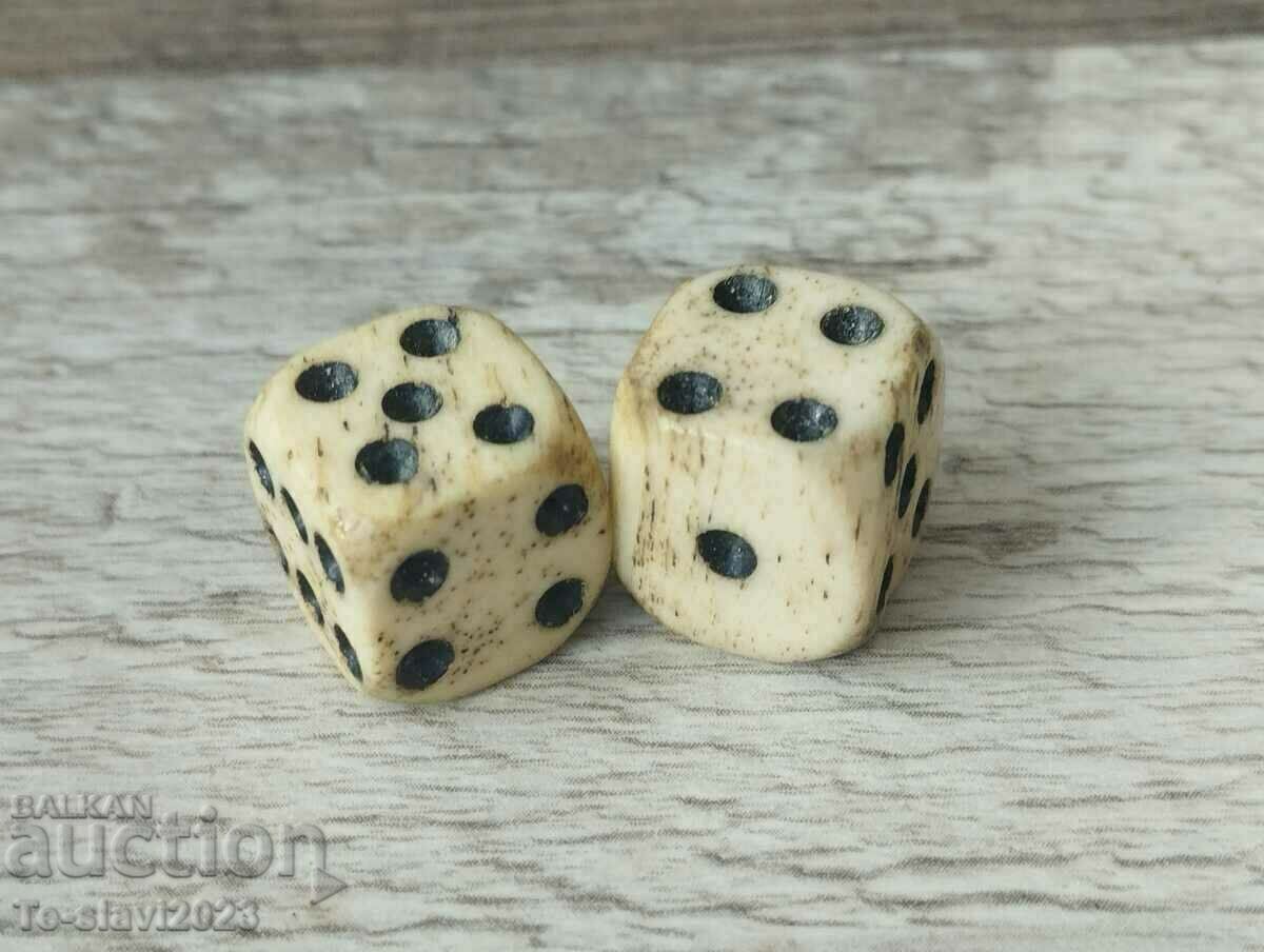 Old bone backgammon dice