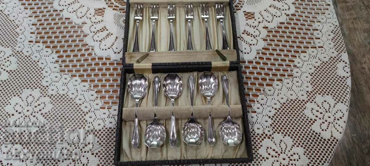 Auction Deep Silver Plated Dessert Utensils Auction Deep Silver Plated Dessert Utensils