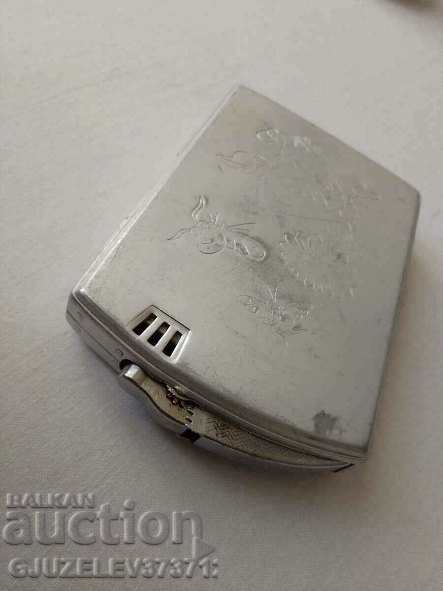 an old Chinese snuffbox with a built-in petrol lighter. Manual - 5 an old Chinese snuffbox with a built-in petrol lighter. Manual - 5