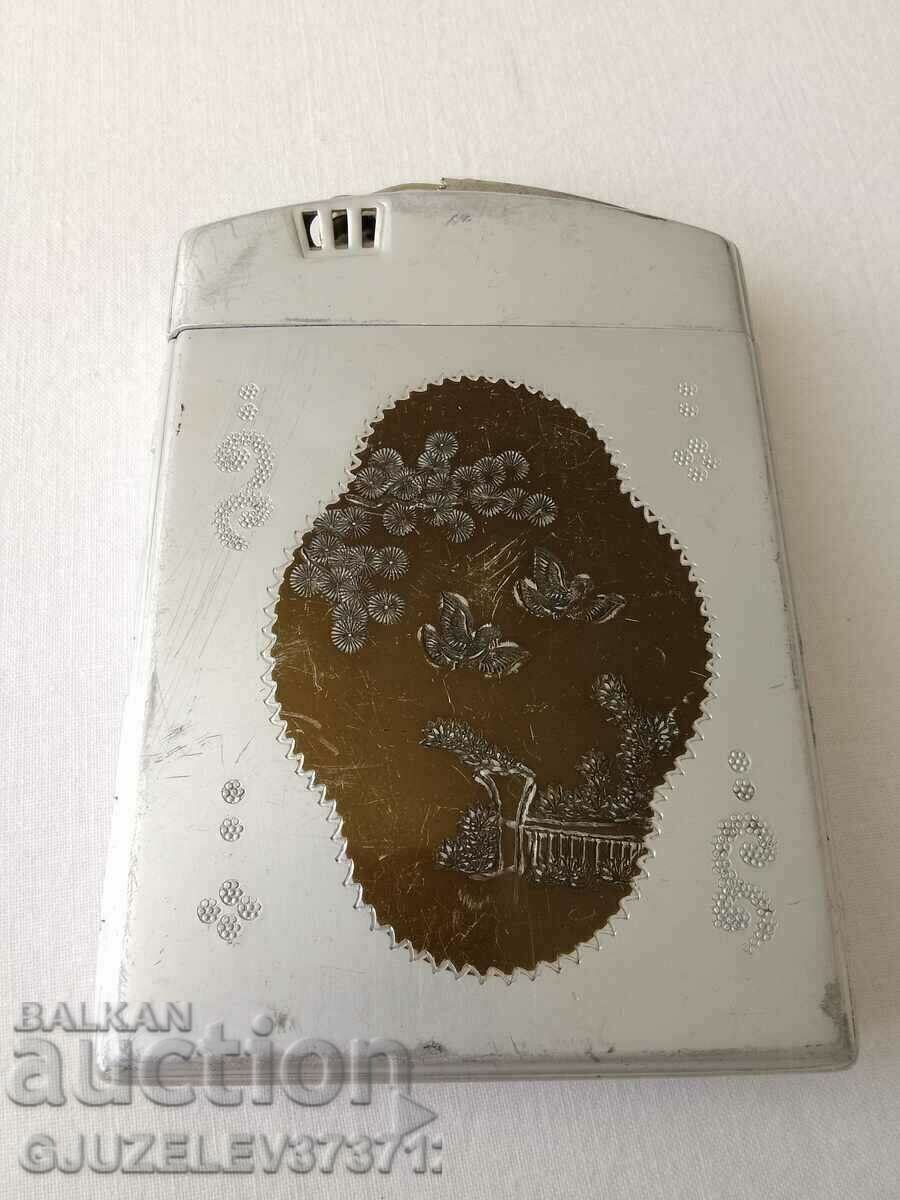 an old Chinese snuffbox with a built-in petrol lighter. Manual - 7 an old Chinese snuffbox with a built-in petrol lighter. Manual - 7