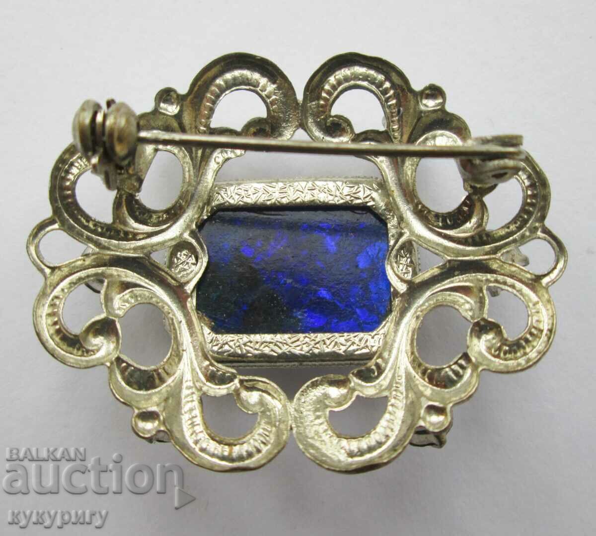 Beautiful vintage Murano glass silver plated ladies brooch with price 55.00 BGN | € 28.12 Beautiful vintage Murano glass silver plated ladies brooch with price 55.00 BGN | € 28.12