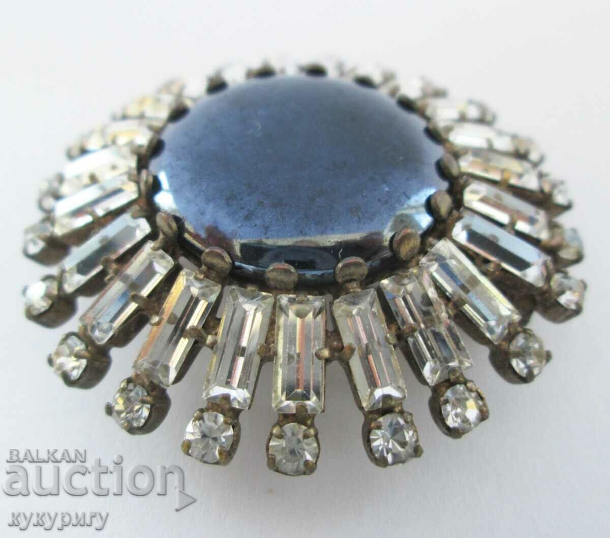 A beautiful old lady's round brooch with stones - 5 A beautiful old lady's round brooch with stones - 5