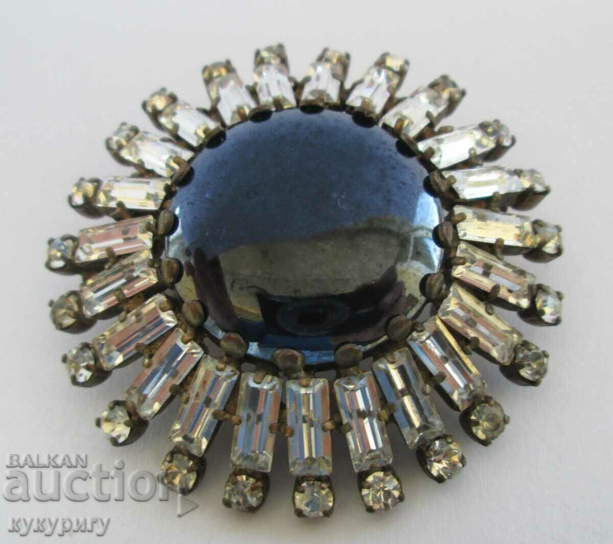 A beautiful old lady's round brooch with stones - 7 A beautiful old lady's round brooch with stones - 7