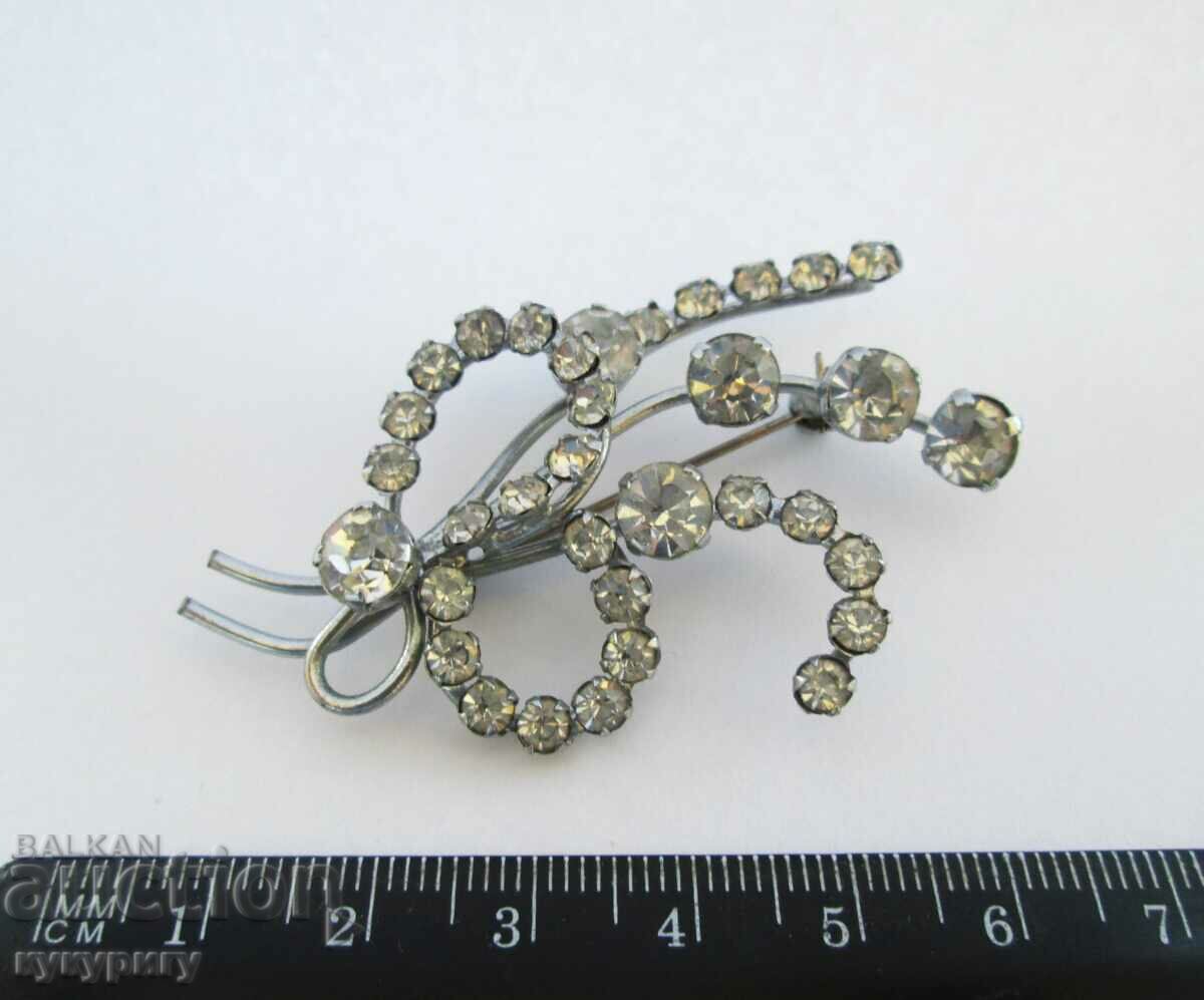Old lady's brooch with stones with price 30.00 BGN | € 15.34 Old lady's brooch with stones with price 30.00 BGN | € 15.34