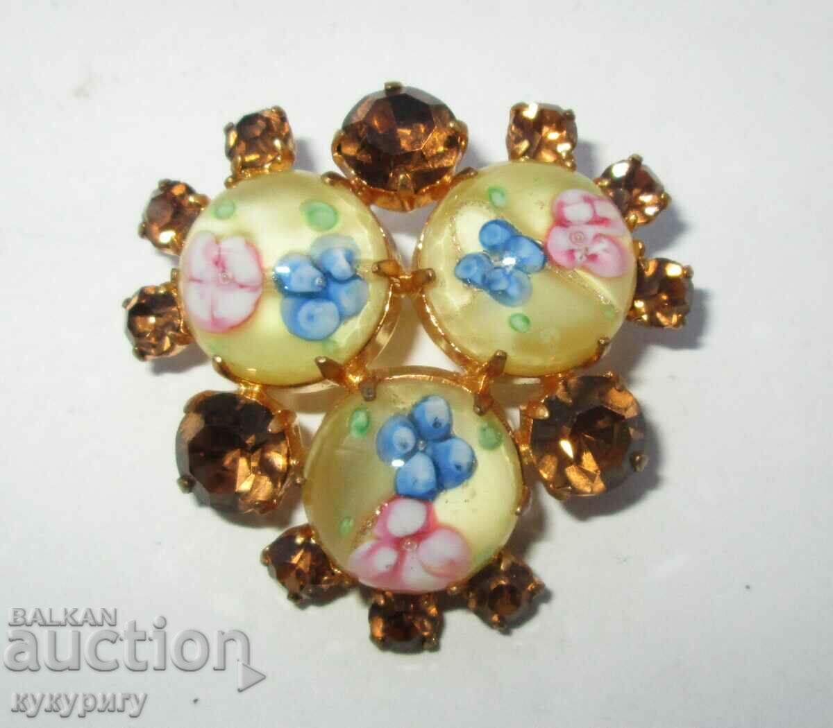 A beautiful old ladies brooch with Murano glass
