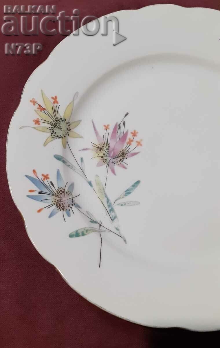 OLD PORCELAIN PLATE. MADE IN CZECHOSLOVAKIA. with price 14.00 BGN | € 7.16 OLD PORCELAIN PLATE. MADE IN CZECHOSLOVAKIA. with price 14.00 BGN | € 7.16