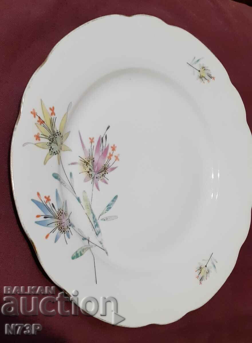 Auction OLD PORCELAIN PLATE. MADE IN CZECHOSLOVAKIA. Auction OLD PORCELAIN PLATE. MADE IN CZECHOSLOVAKIA.