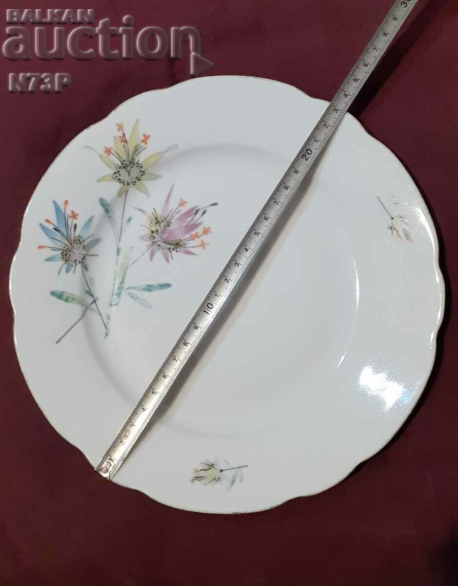 Delivery of OLD PORCELAIN PLATE. MADE IN CZECHOSLOVAKIA. Delivery of OLD PORCELAIN PLATE. MADE IN CZECHOSLOVAKIA.