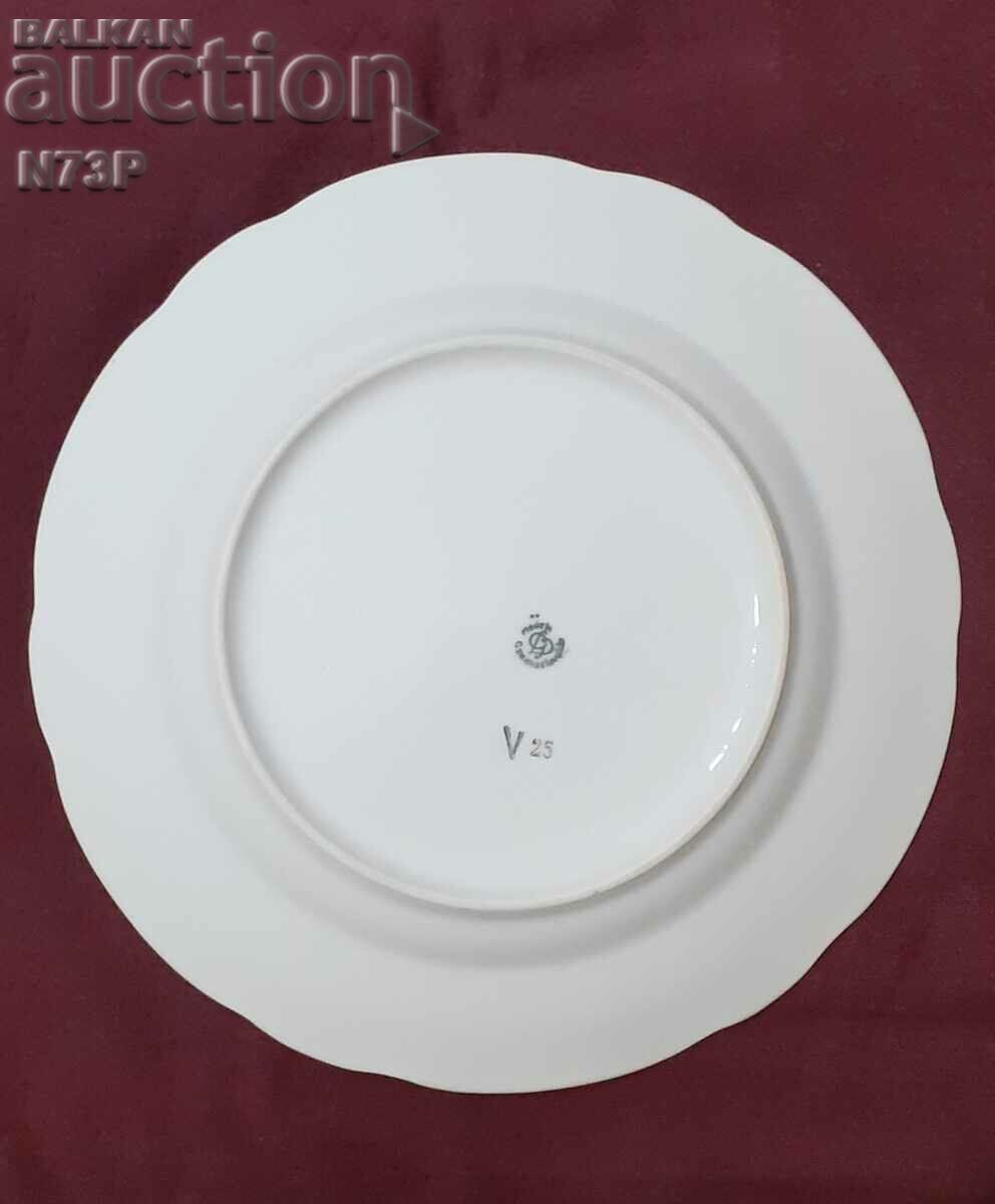 OLD PORCELAIN PLATE. MADE IN CZECHOSLOVAKIA. - 5 OLD PORCELAIN PLATE. MADE IN CZECHOSLOVAKIA. - 5