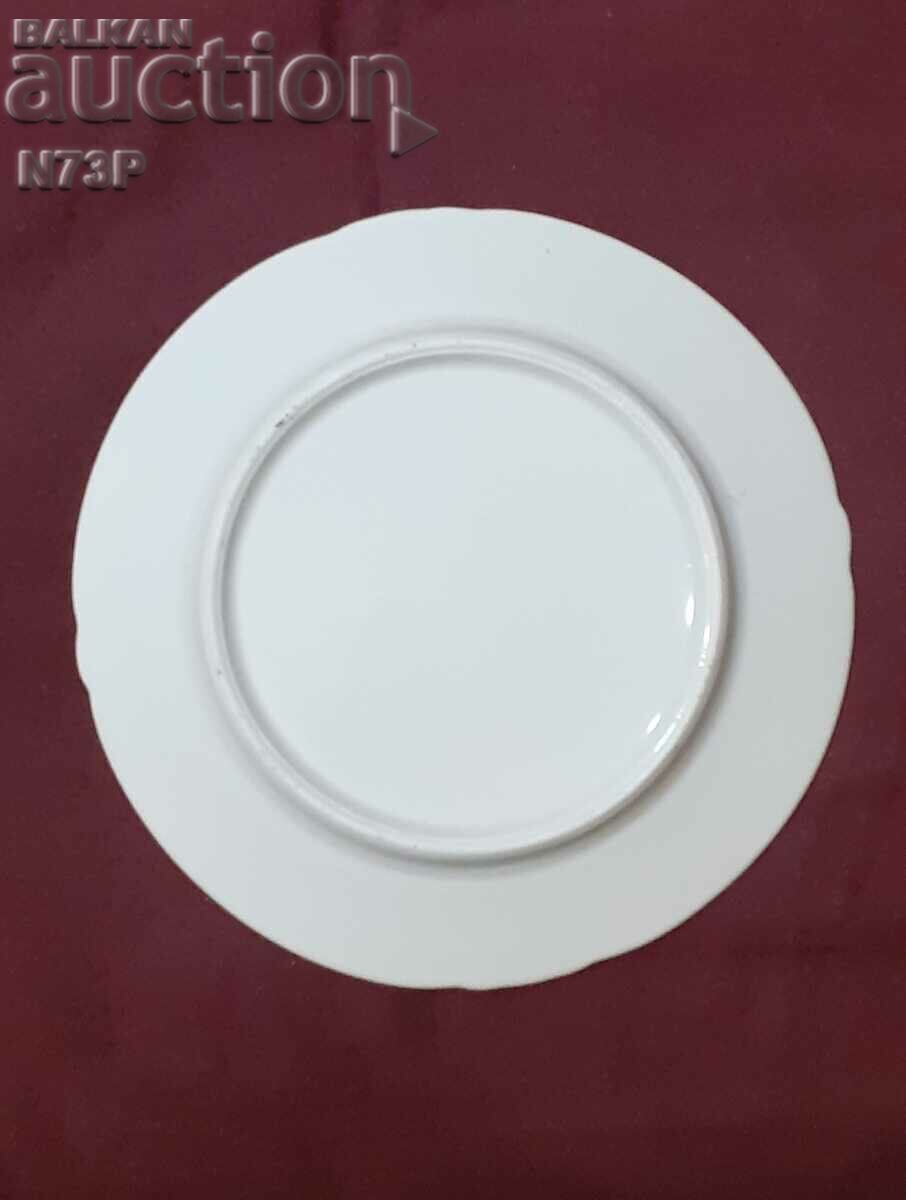 OLD PORCELAIN PLATE. HAND PAINTED. - 6 OLD PORCELAIN PLATE. HAND PAINTED. - 6