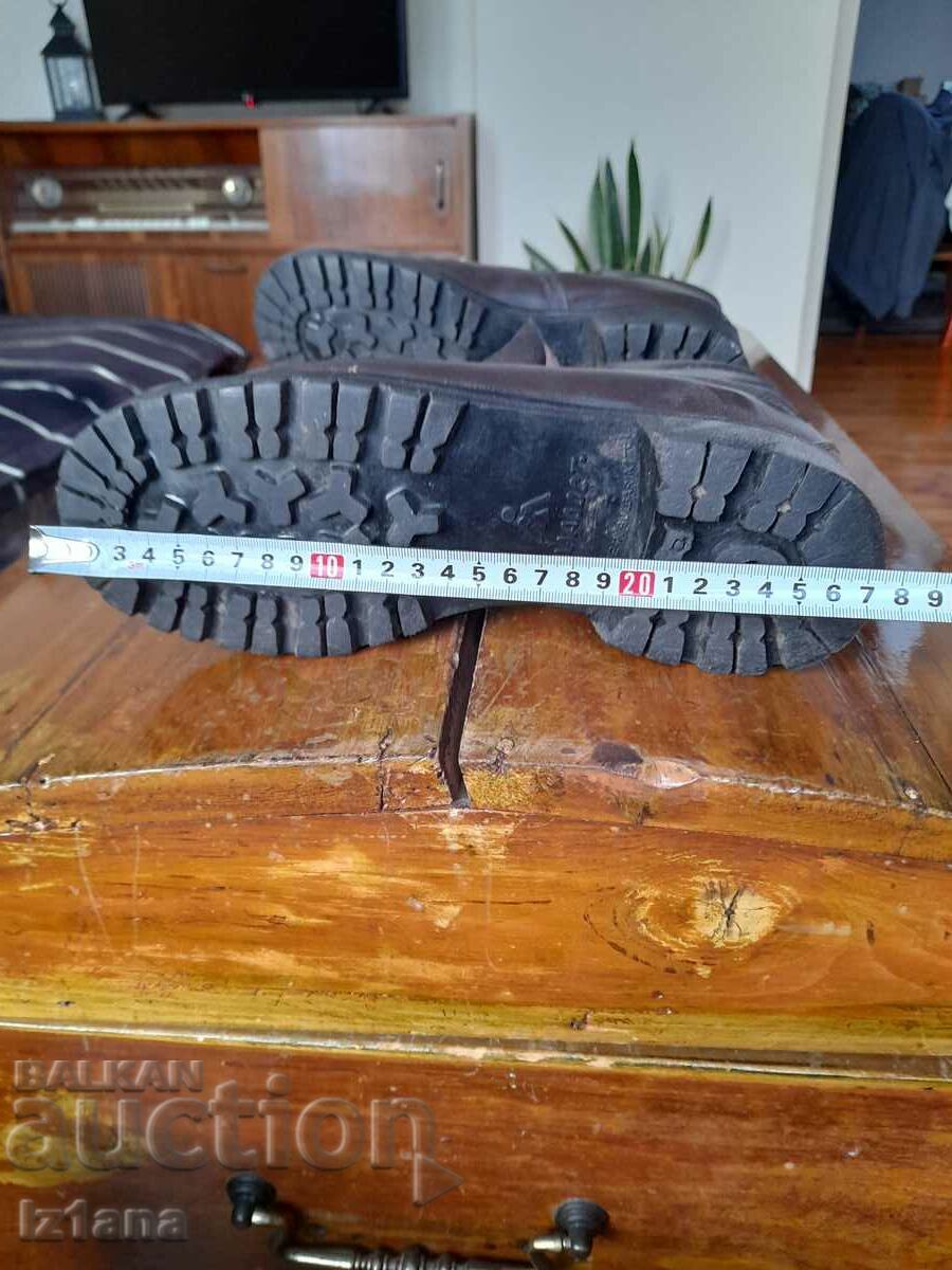 Old hiking boots Youth - 6 Old hiking boots Youth - 6