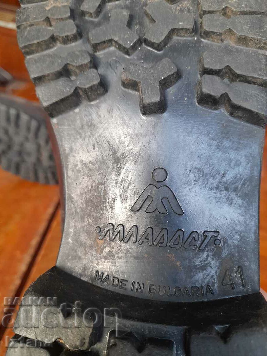 Old hiking boots Youth - 7 Old hiking boots Youth - 7