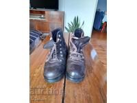 Cizme vechi de drumeție Tineret