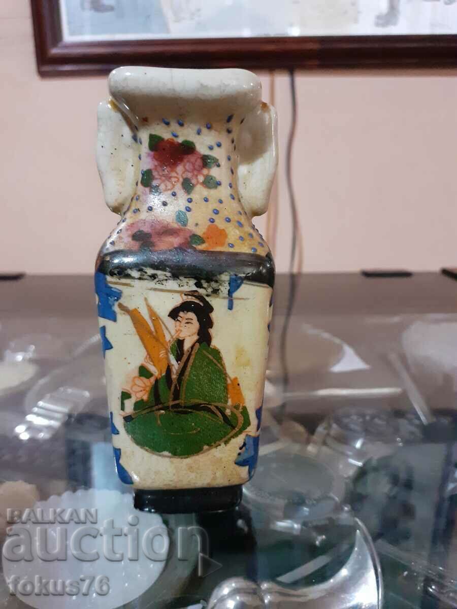 Сатцума Satsuma стара малка ваза порцелан миниатюрна