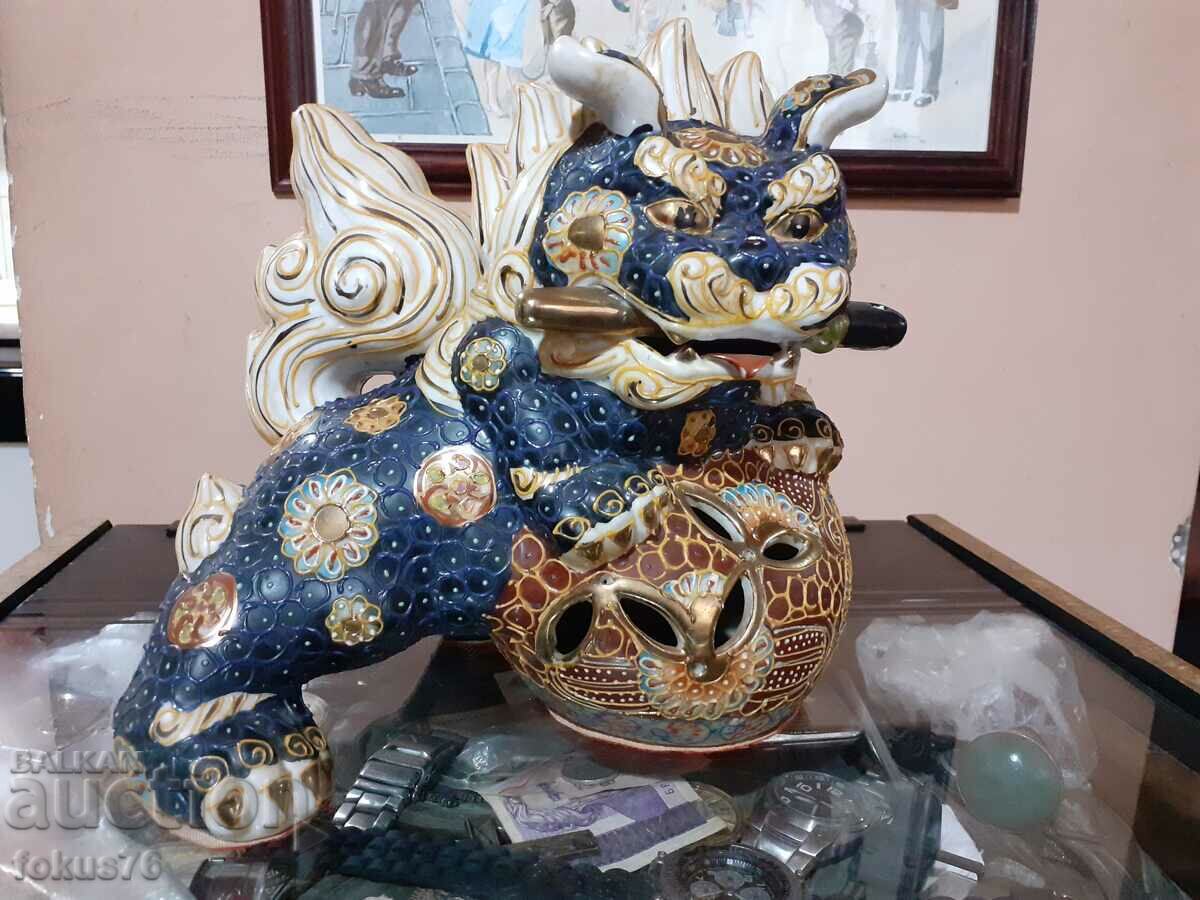 Auction Satsuma Satsuma Kutani Old porcelain figure dragon dog fu Auction Satsuma Satsuma Kutani Old porcelain figure dragon dog fu