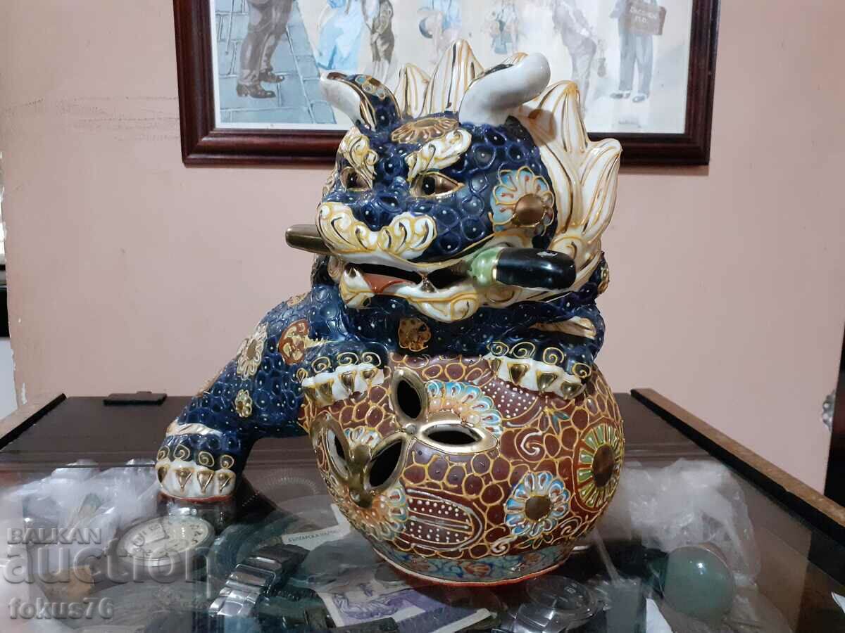 Delivery of Satsuma Satsuma Kutani Old porcelain figure dragon dog fu Delivery of Satsuma Satsuma Kutani Old porcelain figure dragon dog fu