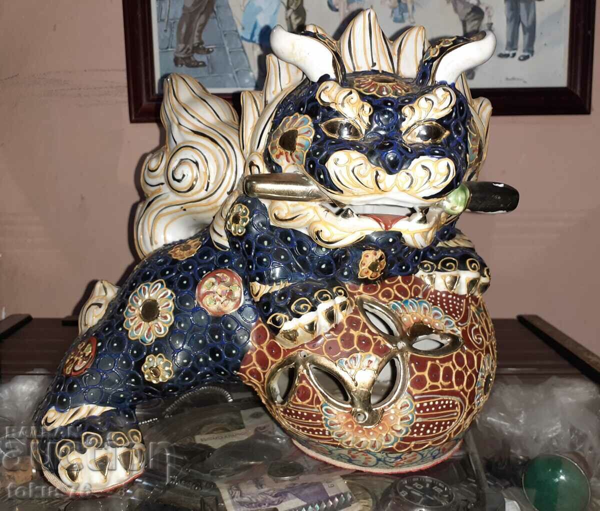 Satsuma Satsuma Kutani Old porcelain figure dragon dog fu
