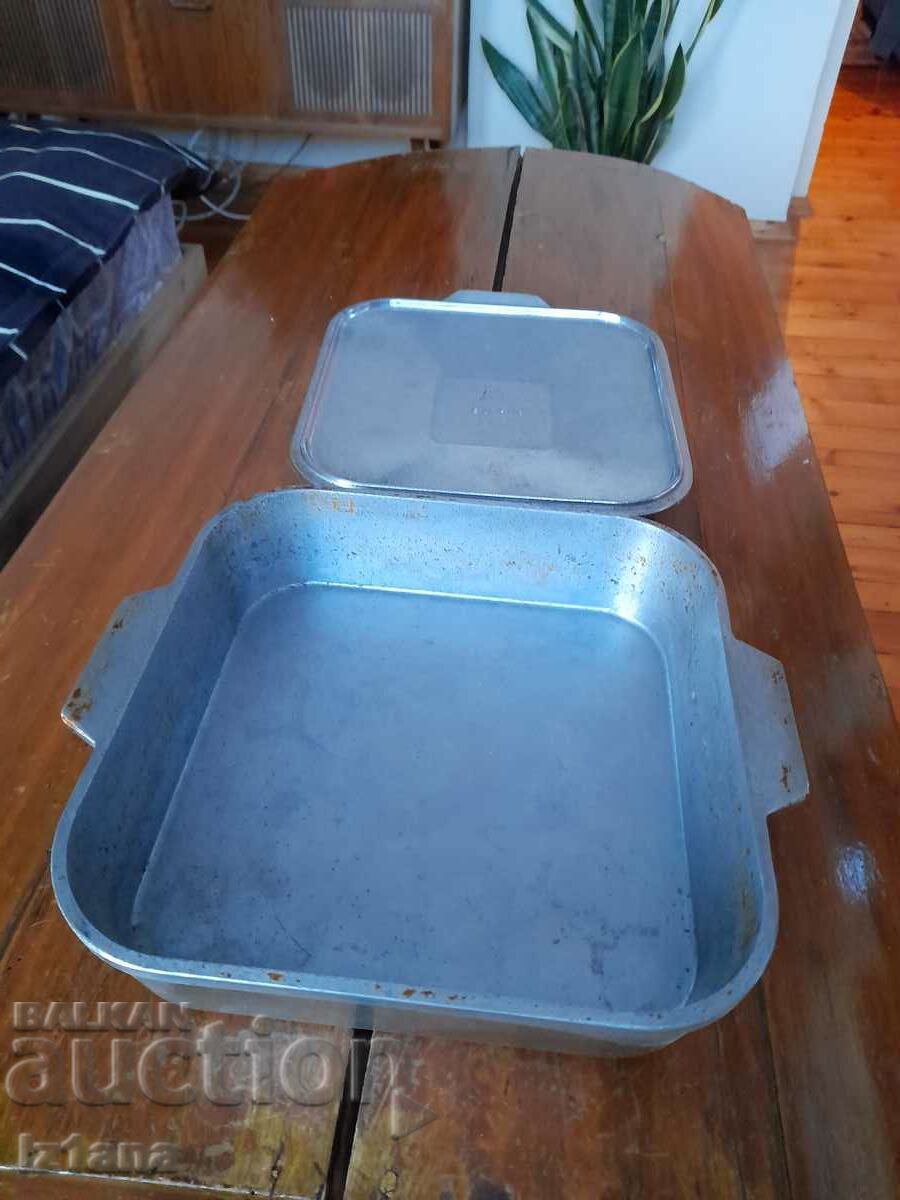 Old aluminum pot with price 55.00 BGN | € 28.12 Old aluminum pot with price 55.00 BGN | € 28.12