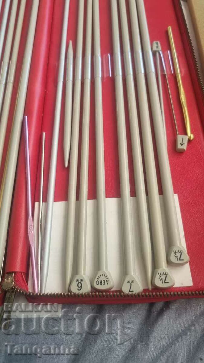 Auction Set of knitting hooks Auction Set of knitting hooks