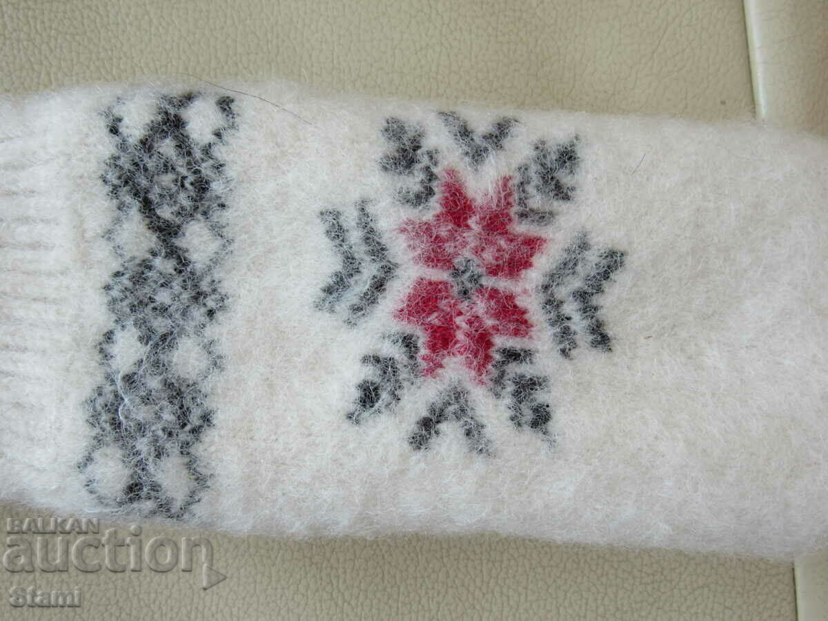 Women's Knitted One-Finger Gloves Voronezh Goat, Russia with price 29.00 BGN | € 14.83 Women's Knitted One-Finger Gloves Voronezh Goat, Russia with price 29.00 BGN | € 14.83