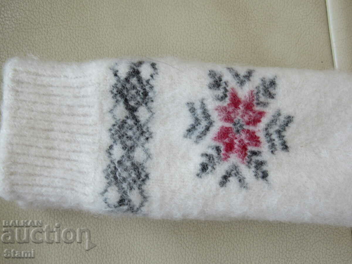 Auction Women's Knitted One-Finger Gloves Voronezh Goat, Russia Auction Women's Knitted One-Finger Gloves Voronezh Goat, Russia