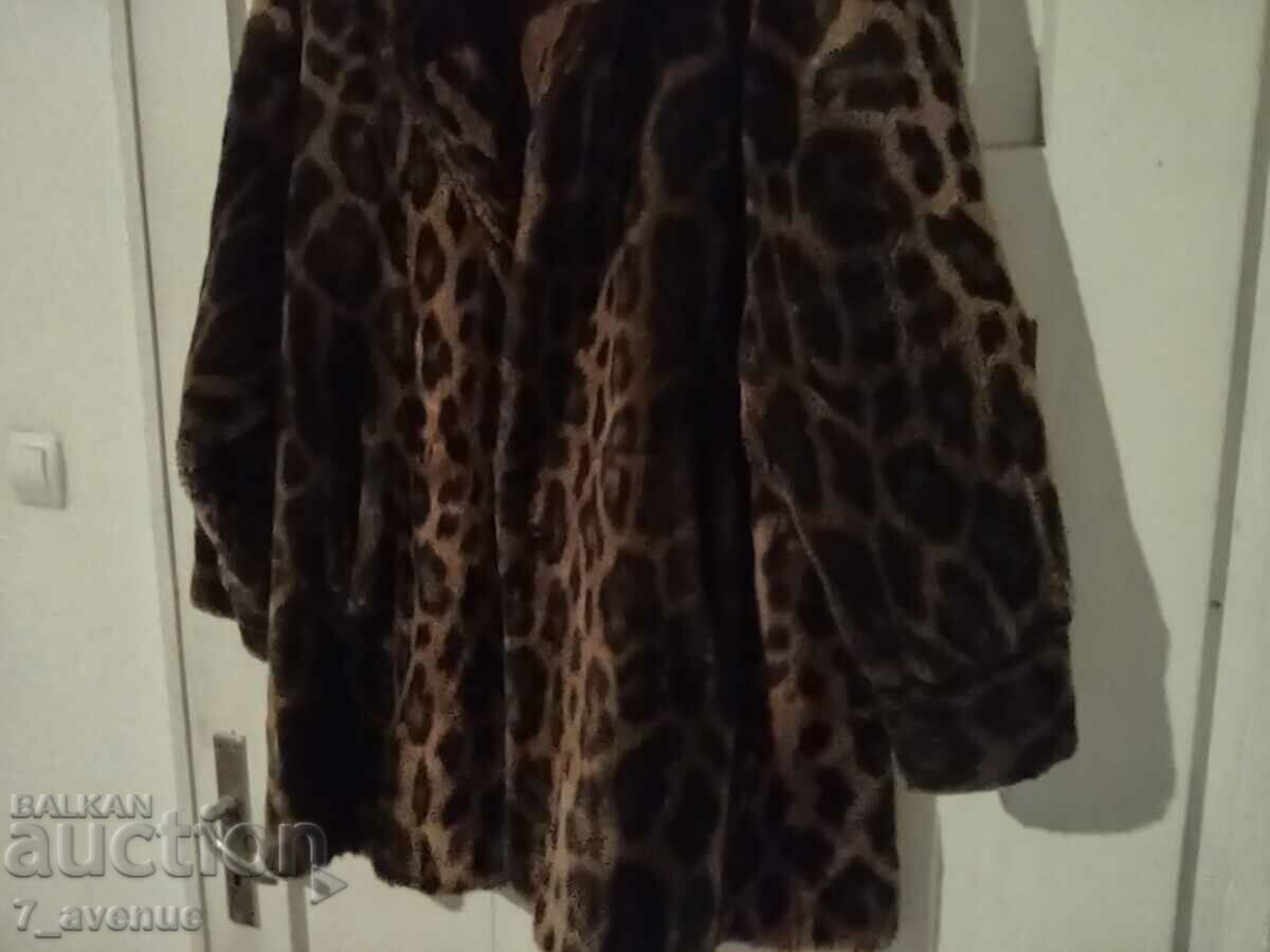 LEOPARD eco leather COAT, warm, elegant 11/26/2023 with price 69.00 BGN | € 35.28 LEOPARD eco leather COAT, warm, elegant 11/26/2023 with price 69.00 BGN | € 35.28