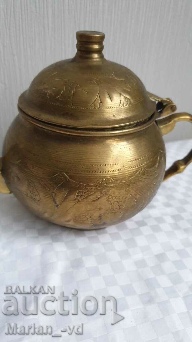 Малък бронзов чайник с цена 60.00 лв. | € 30.68 Малък бронзов чайник с цена 60.00 лв. | € 30.68