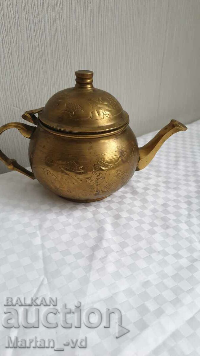 Доставка на Малък бронзов чайник Доставка на Малък бронзов чайник