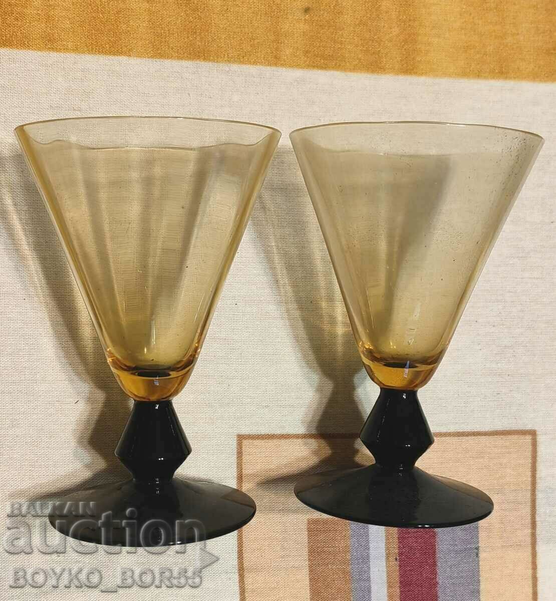 Două pahare antice din sticlă imperială, anii 1930.