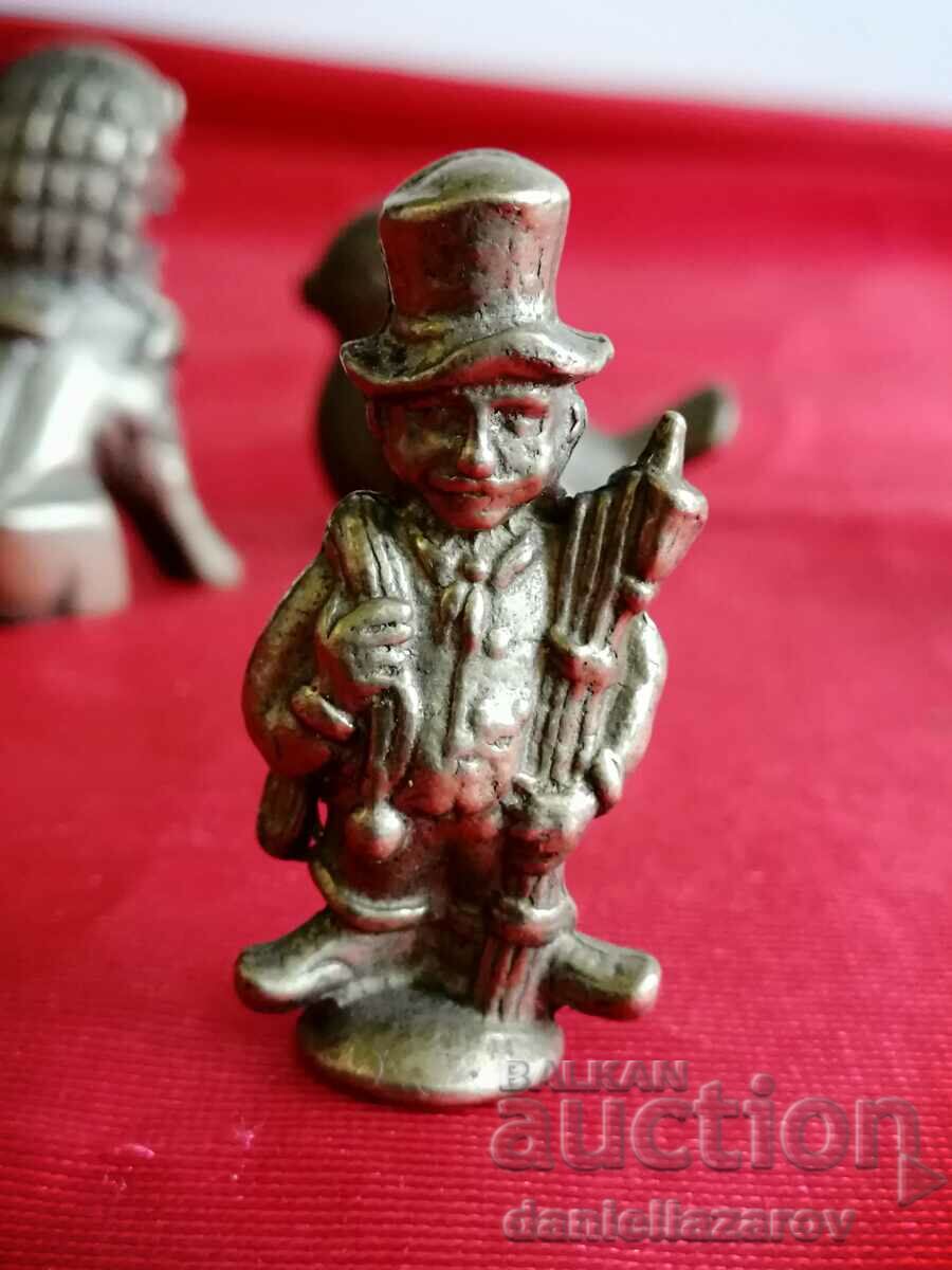 Delivery of Collectible Bronze Miniatures, Figurines, Statuettes