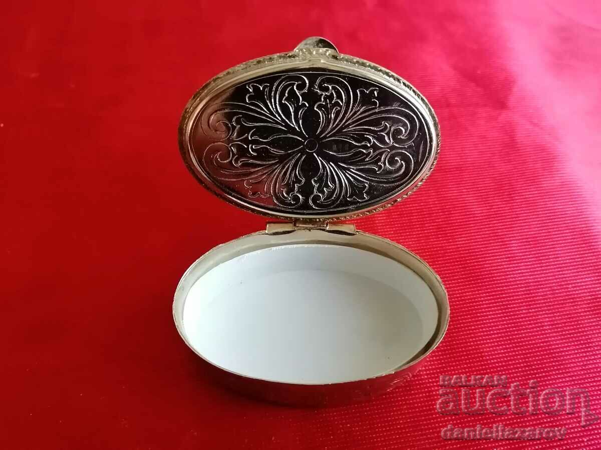 Auction  Old Pill Box, Snuff "VENICE"