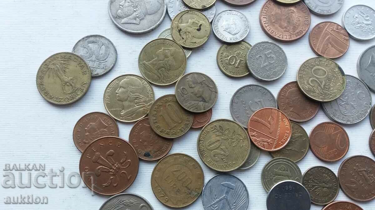 A COLLECTION OF 50 COINS FROM AROUND THE WORLD - 5 A COLLECTION OF 50 COINS FROM AROUND THE WORLD - 5