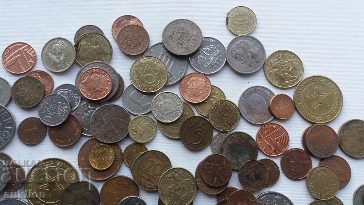 Auction  A COLLECTION OF 100 COINS FROM AROUND THE WORLD
