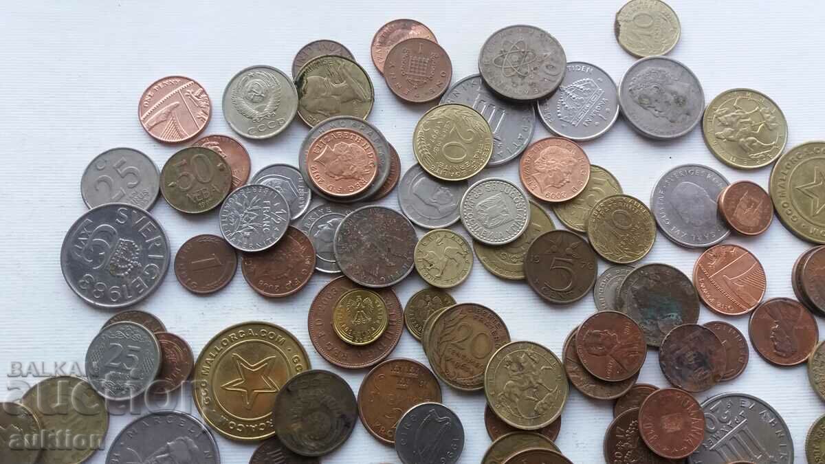 A COLLECTION OF 100 COINS FROM AROUND THE WORLD - 5