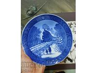 COLLECTIBLE PORCELAIN WALL PLATE