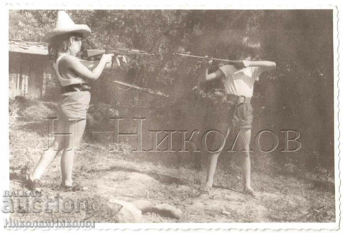 OLD PHOTO S. KATUNISHTE CHILDREN PLAYING AT SOLDIERS G435