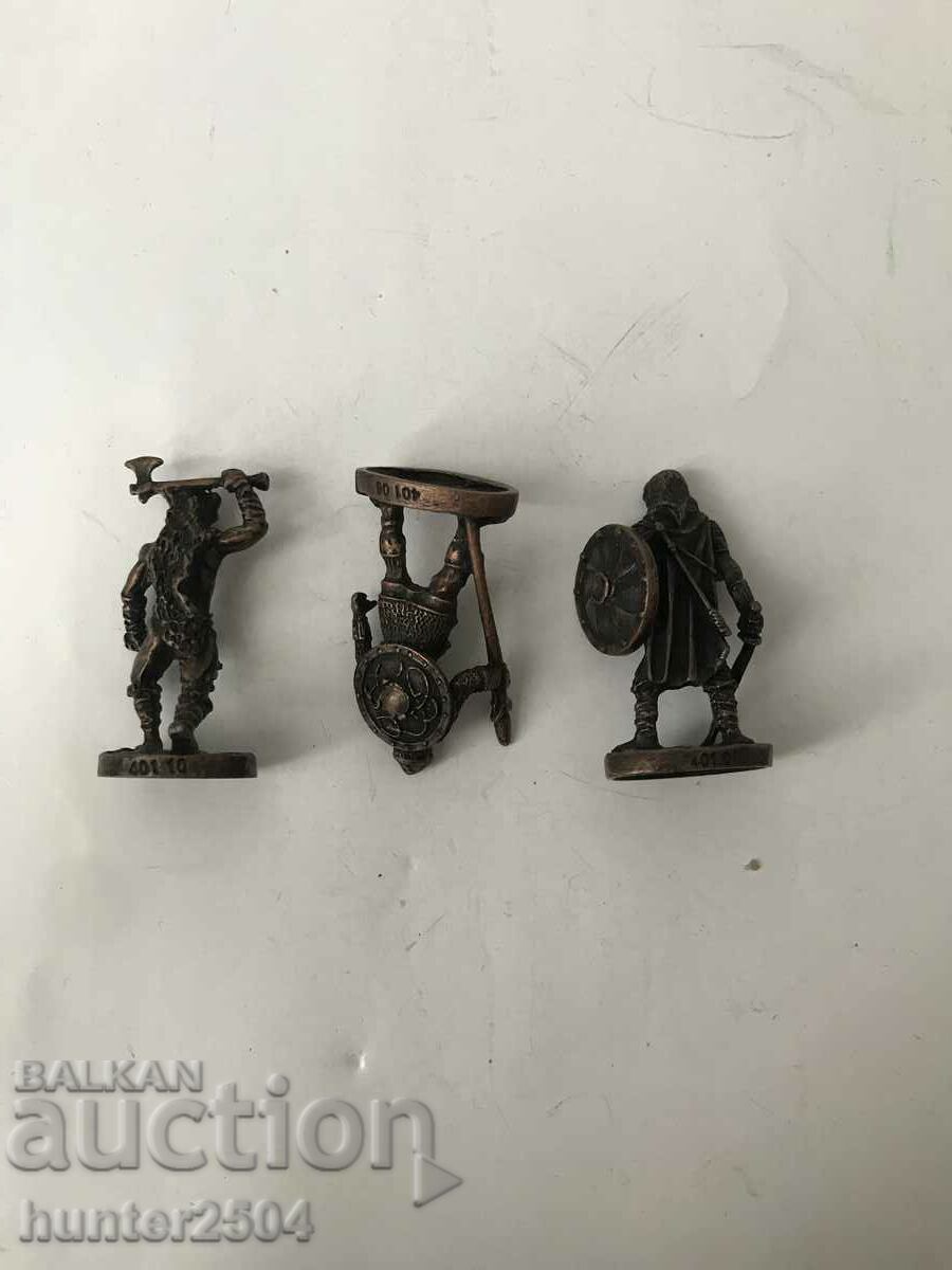 Figures Kinder-3 pcs., metal with price 23.95 BGN | € 12.25