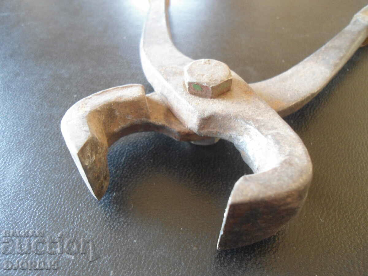 Auction Old pliers Auction Old pliers