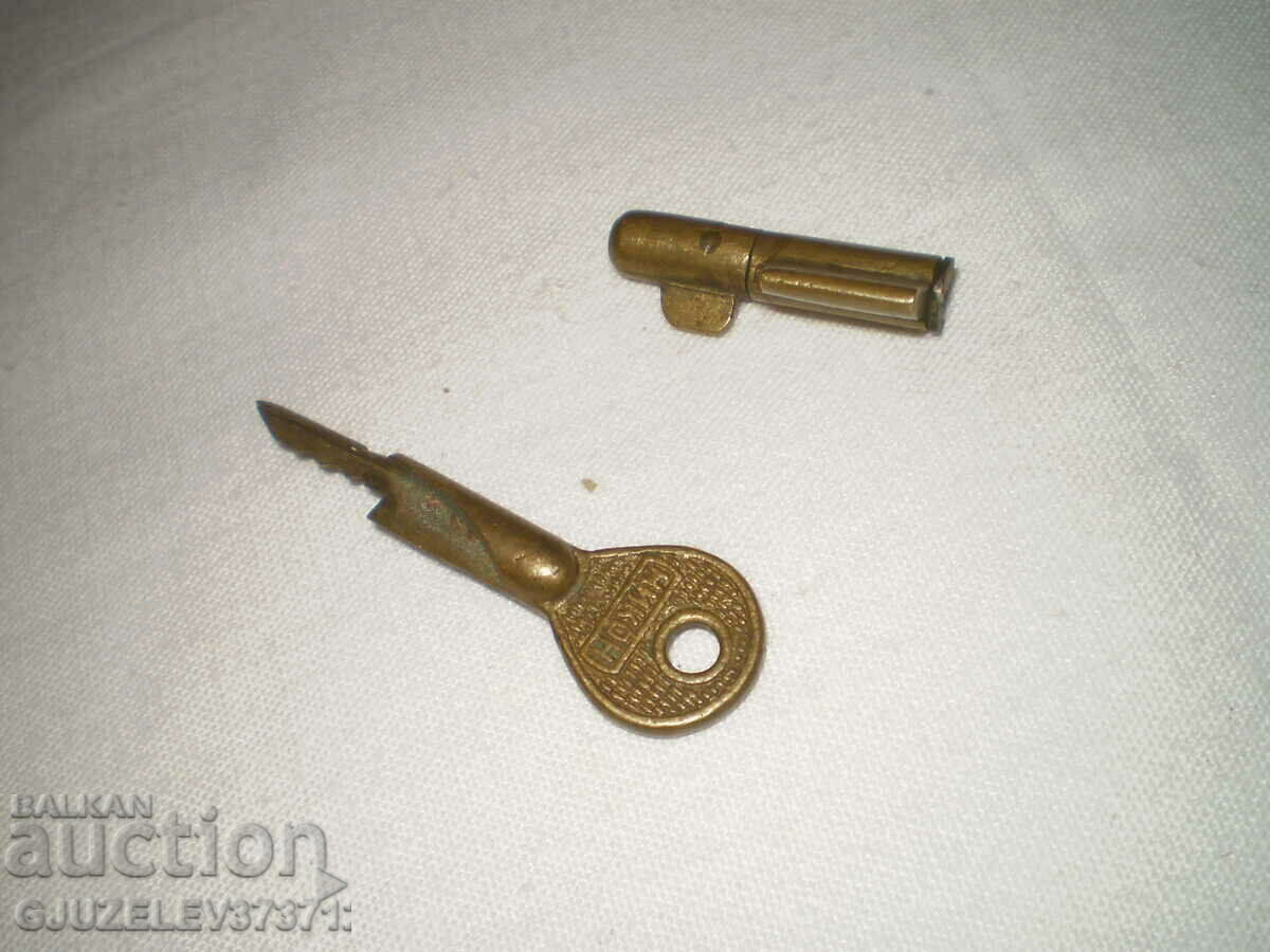 Vintich Secret Secret Bronze Key with price 79.00 BGN | € 40.39 Vintich Secret Secret Bronze Key with price 79.00 BGN | € 40.39