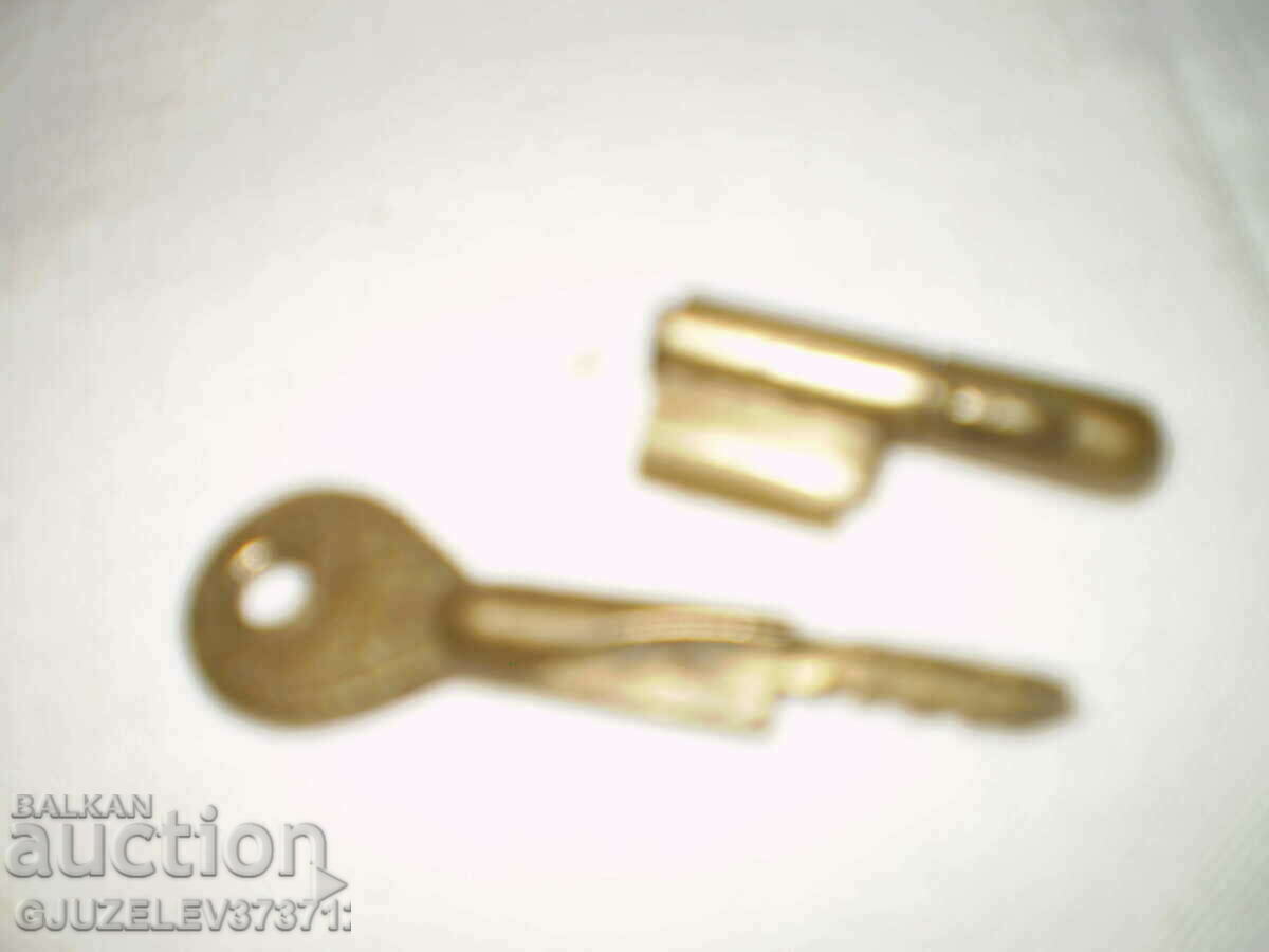 Auction Vintich Secret Secret Bronze Key Auction Vintich Secret Secret Bronze Key