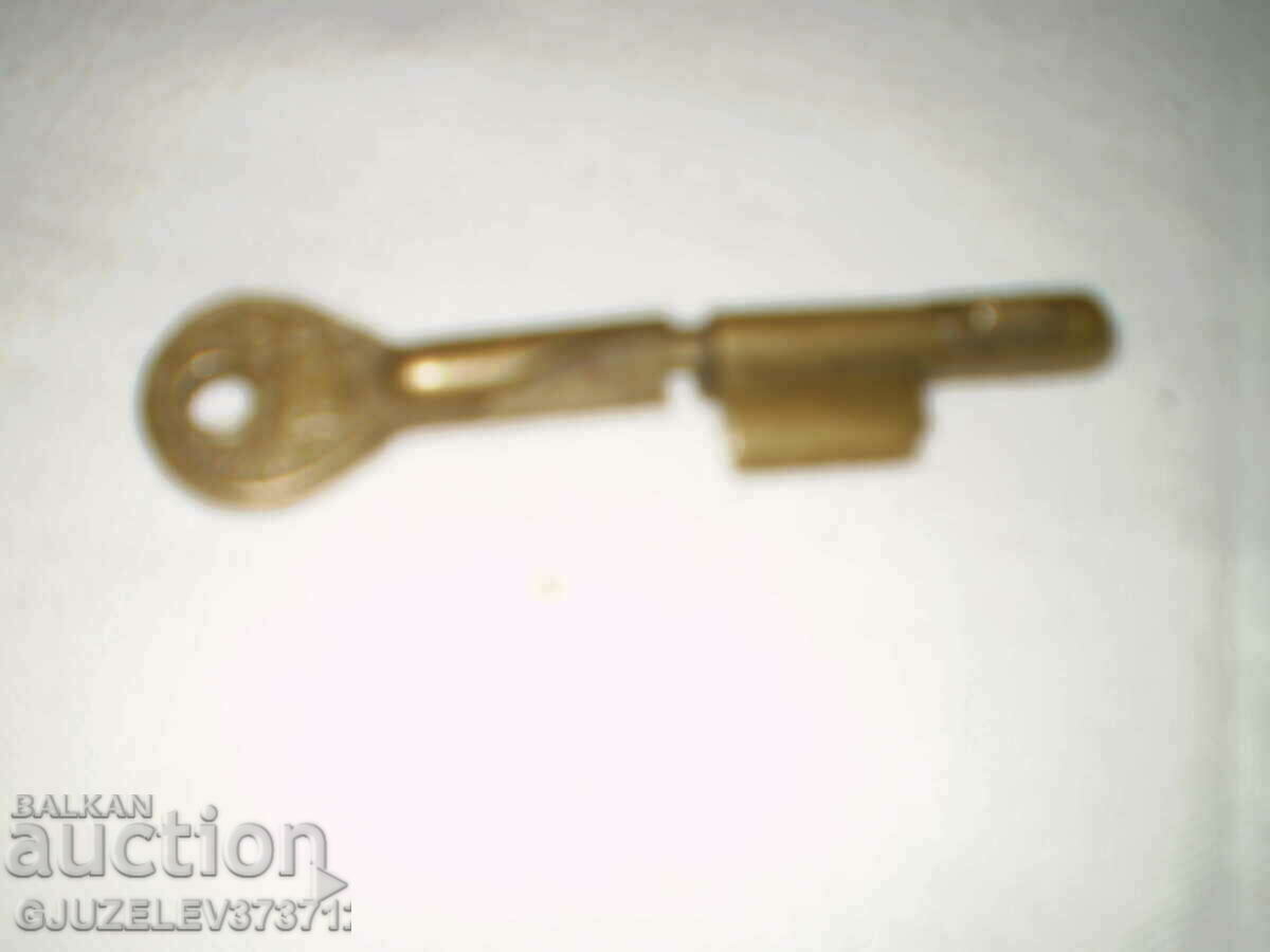 Delivery of Vintich Secret Secret Bronze Key Delivery of Vintich Secret Secret Bronze Key