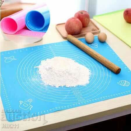 Silicone non-stick pad for turning and kneading with price 12.00 BGN | € 6.14