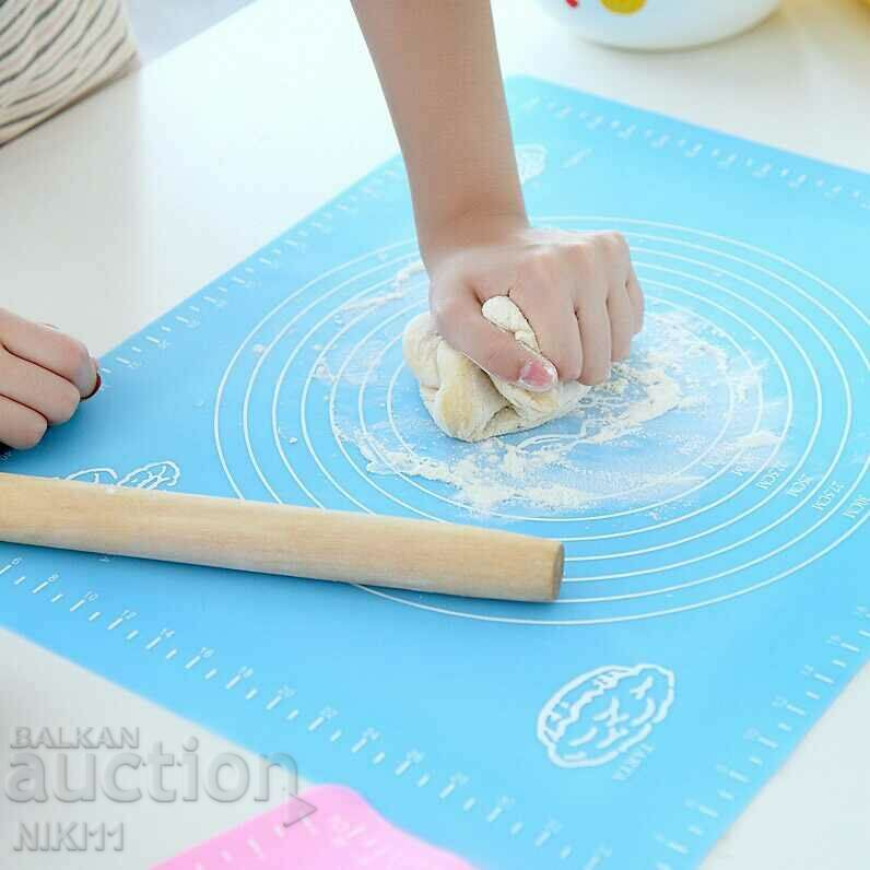 Silicone non-stick pad for turning and kneading