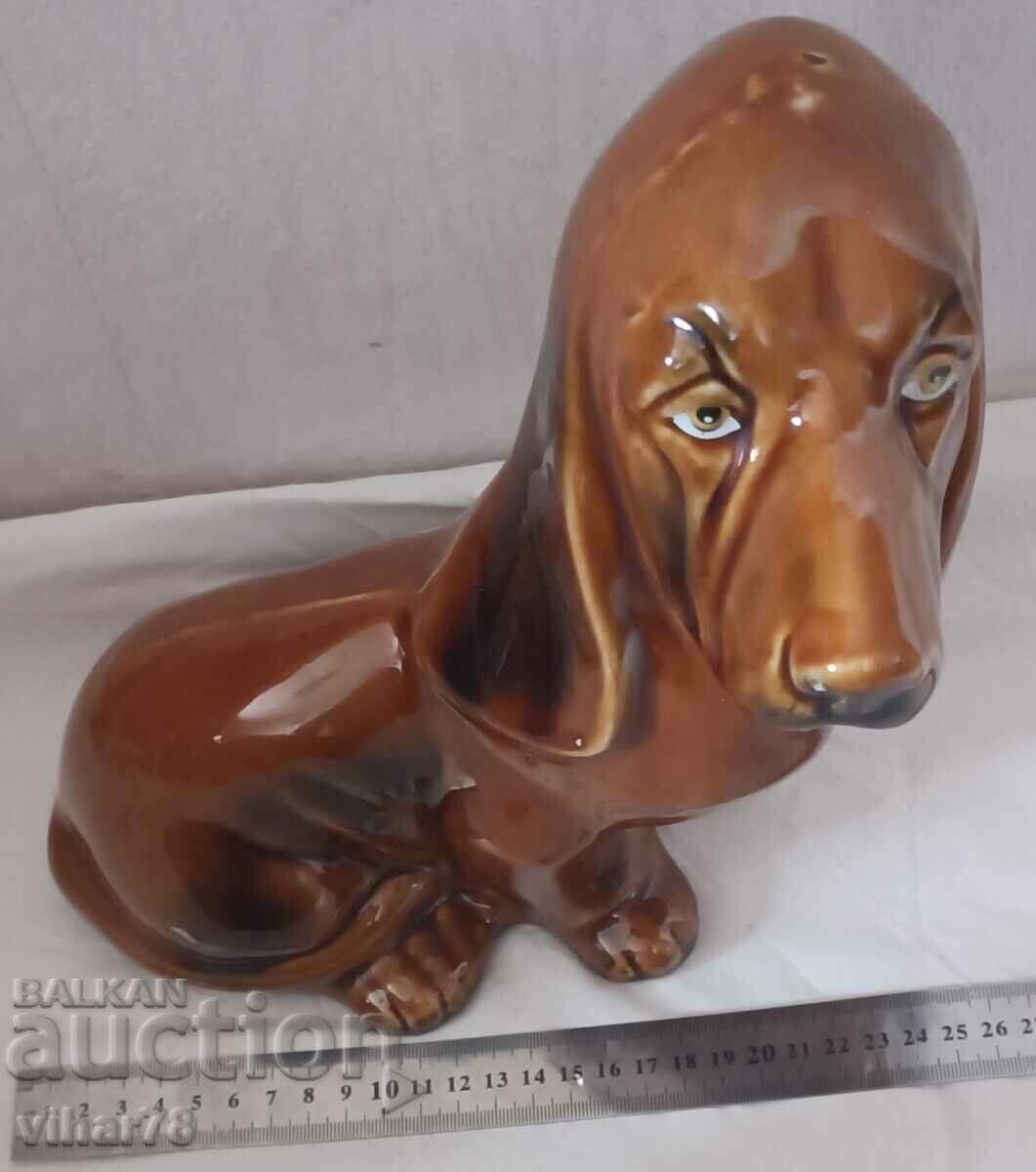 Auction porcelain dog figure Auction porcelain dog figure