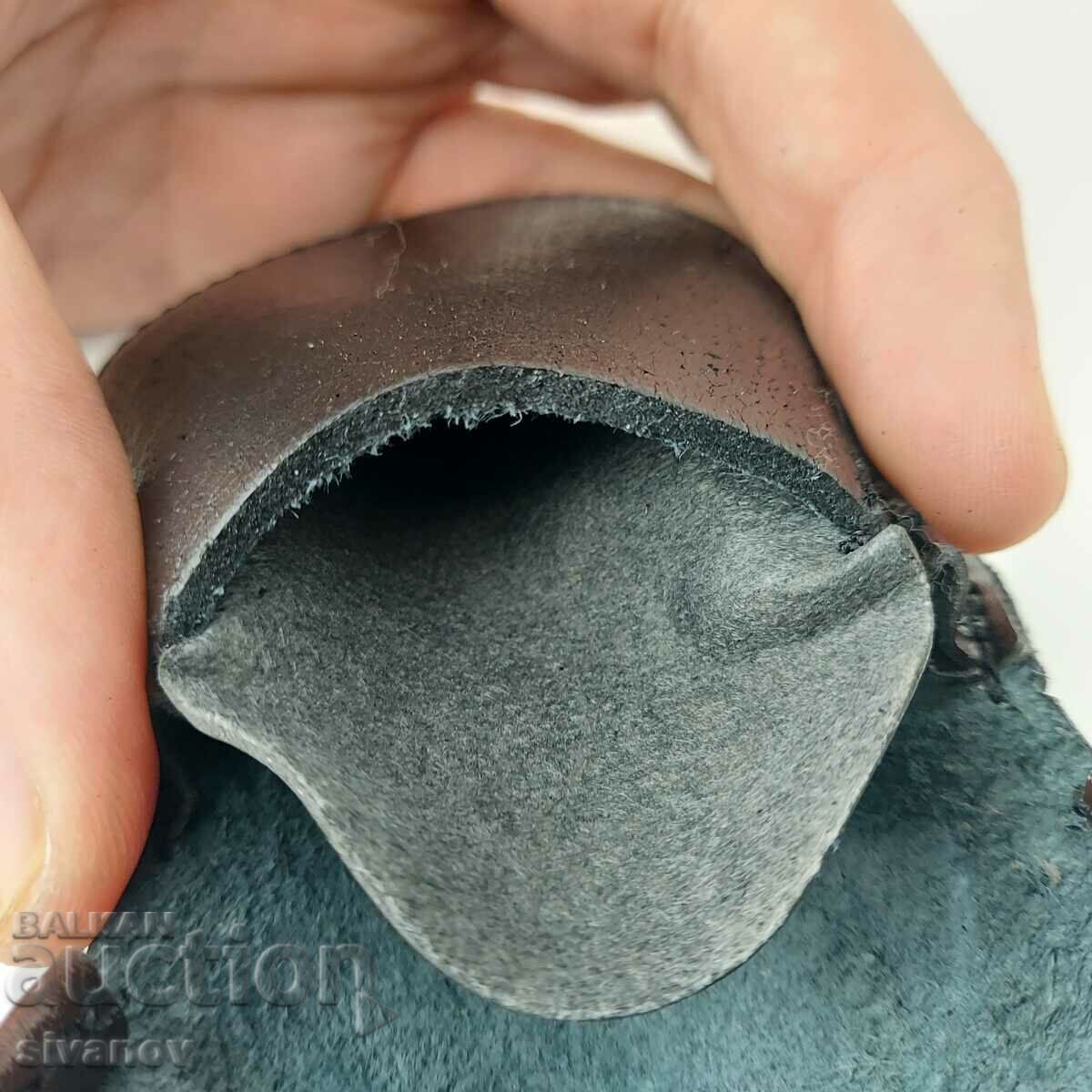 Auction Leather Horseshoe Coin Wallet with Coin Tray #5453 Auction Leather Horseshoe Coin Wallet with Coin Tray #5453