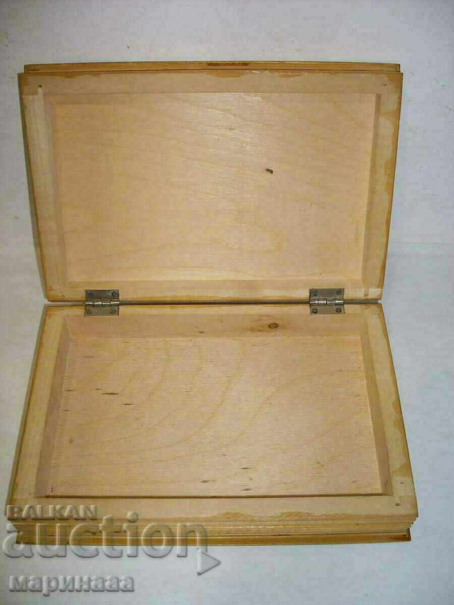 Delivery of A BOX. WOOD CARVING. USSR. UKRAINE Delivery of A BOX. WOOD CARVING. USSR. UKRAINE